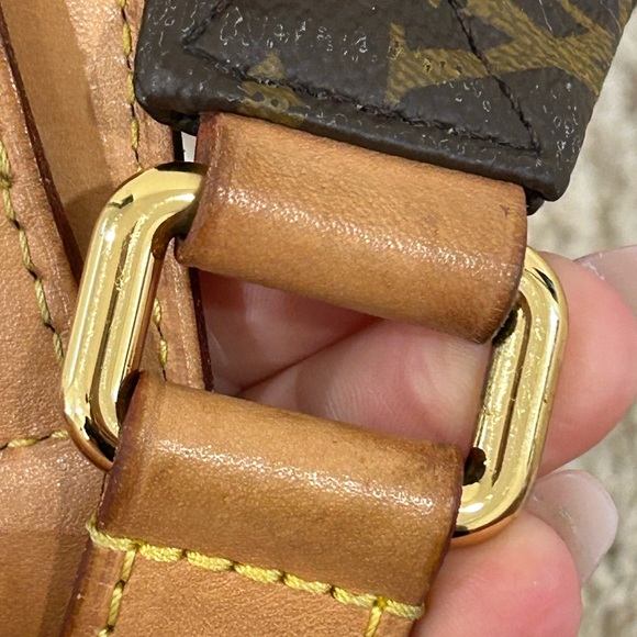 Louis Vuitton bumbag - Picture 10 of 17